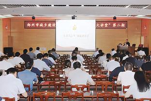 瓦伦西亚改造公交亭，以推广2023/24赛季球衣